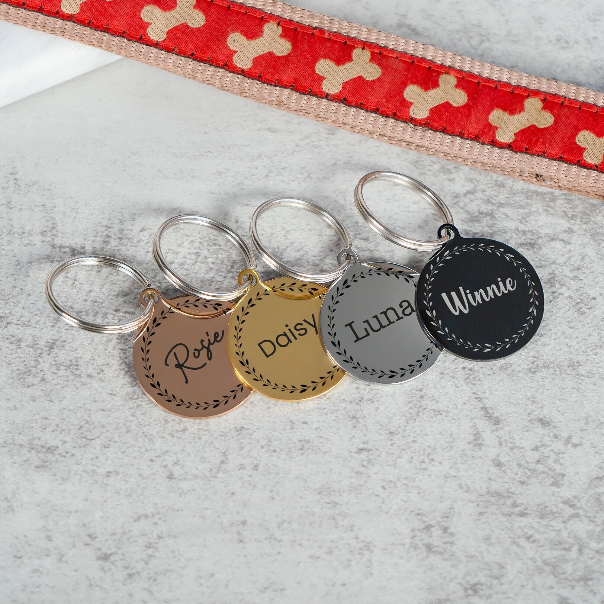 Double sided outlet dog id tags